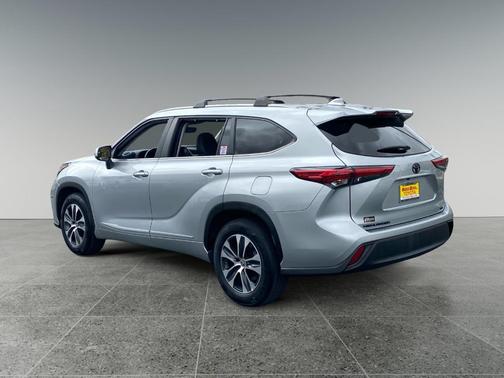 Celestial Silver 2023 Toyota Highlander XLE