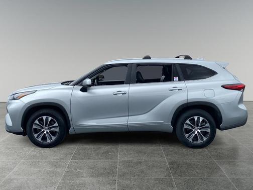 Celestial Silver 2023 Toyota Highlander XLE