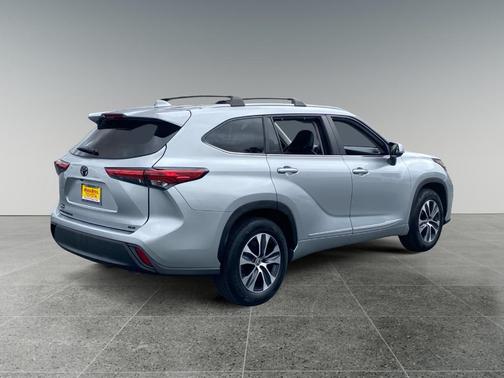 Celestial Silver 2023 Toyota Highlander XLE