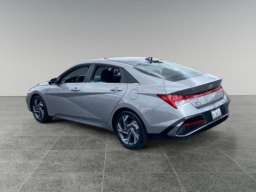Metal 2025 Hyundai ELANTRA SEL Convenience