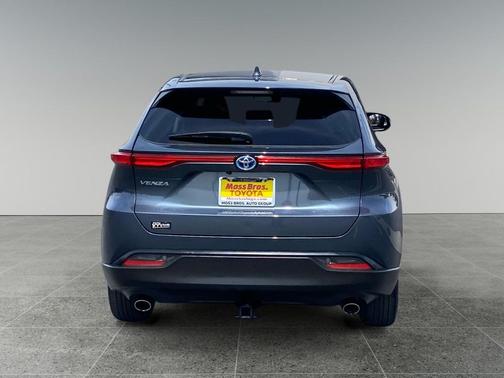 Coastal Gray Metallic 2024 Toyota Venza LE