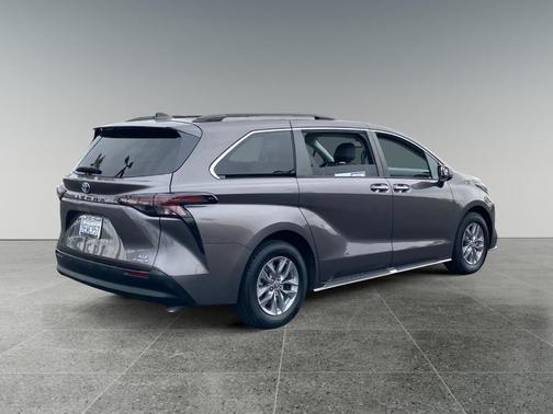 Predawn Gray Mica 2023 Toyota Sienna XLE