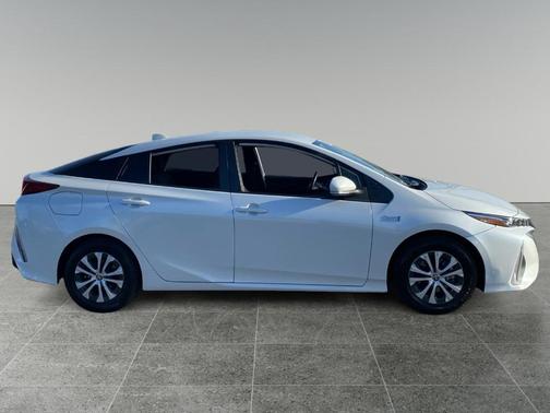 2021 Toyota Prius Prime LE