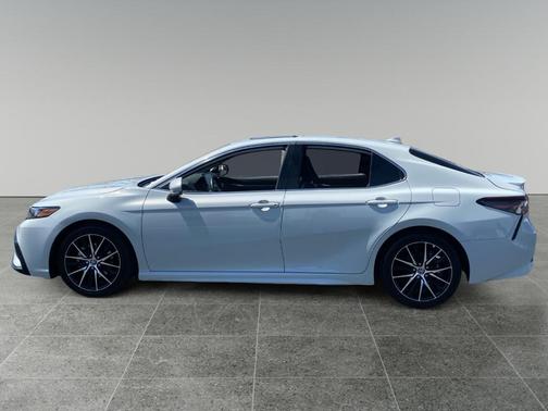 Ice 2023 Toyota Camry Hybrid SE