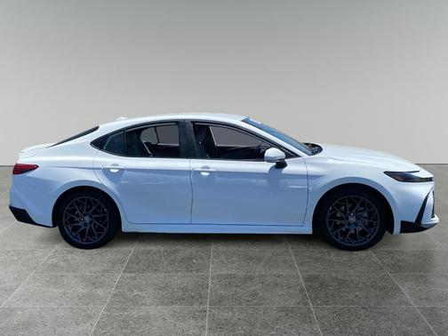 Ice 2026 Toyota Camry SE