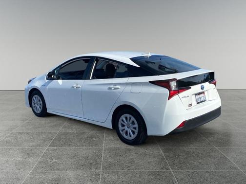 2022 Toyota Prius LE