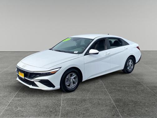2024 Hyundai ELANTRA SE