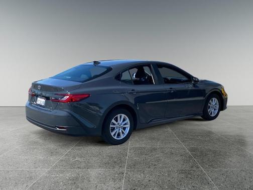 UNDERGROUND 2025 Toyota Camry LE