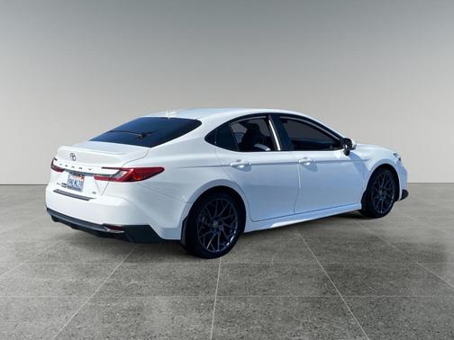 Ice 2025 Toyota Camry SE