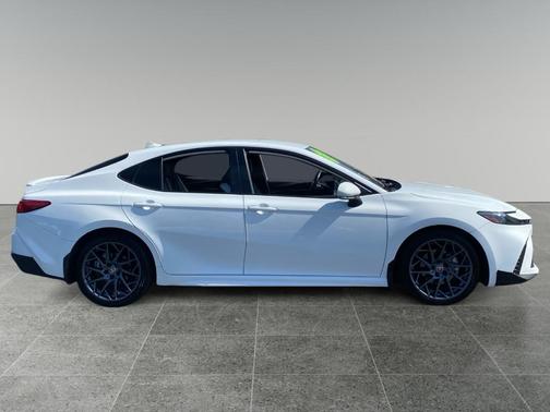 Ice 2025 Toyota Camry SE