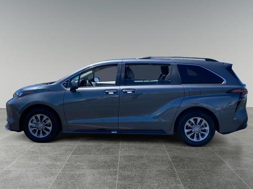 Magnetic Gray Metallic 2025 Toyota Sienna XLE