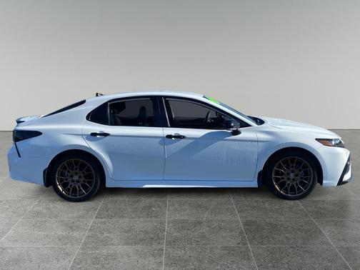 2024 Toyota Camry Hybrid SE