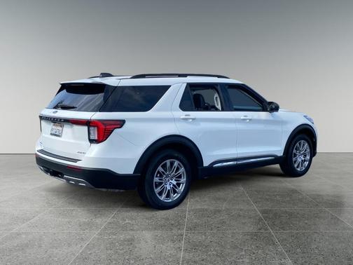 Star White 2025 Ford Explorer Active