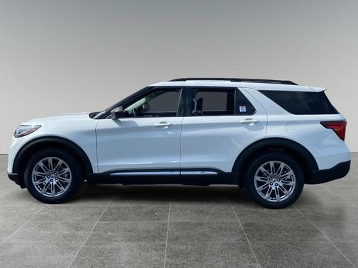 Star White 2025 Ford Explorer Active