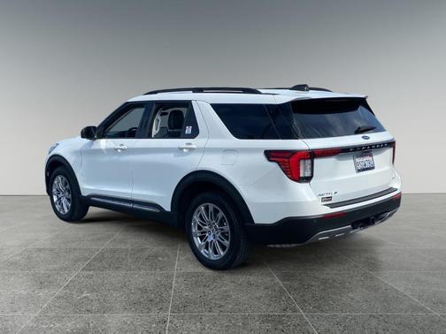 Star White 2025 Ford Explorer Active