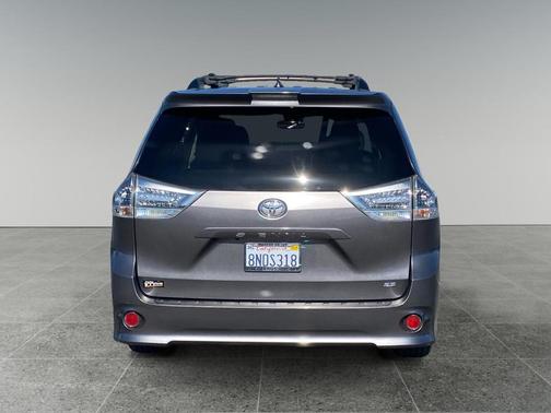 2020 Toyota Sienna SE