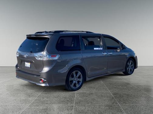 2020 Toyota Sienna SE