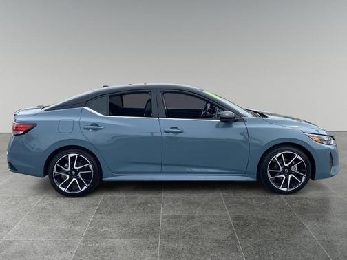 2t Gry Blk Roof 2024 Nissan Sentra SR