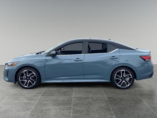 2t Gry Blk Roof 2024 Nissan Sentra SR