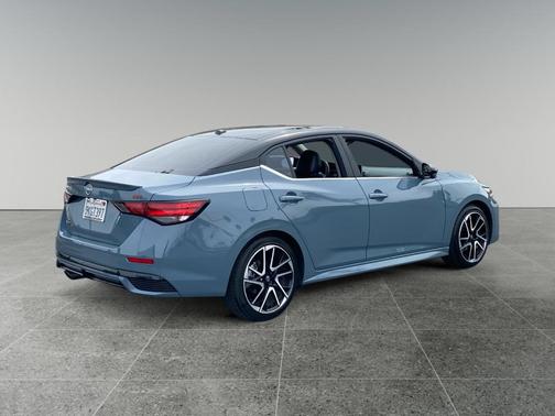 2t Gry Blk Roof 2024 Nissan Sentra SR