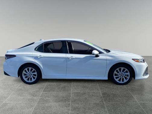 Ice 2024 Toyota Camry LE