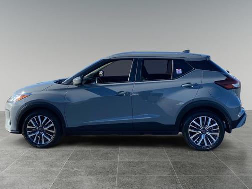 Boulder Gray Metallic 2024 Nissan Kicks SV