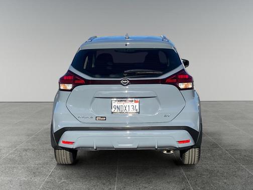 Boulder Gray Metallic 2024 Nissan Kicks SV