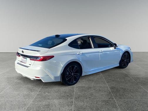 Wind Chill Pearl 2025 Toyota Camry XSE