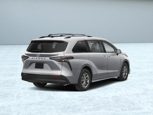 2025 Toyota Sienna XLE 8 Passenger