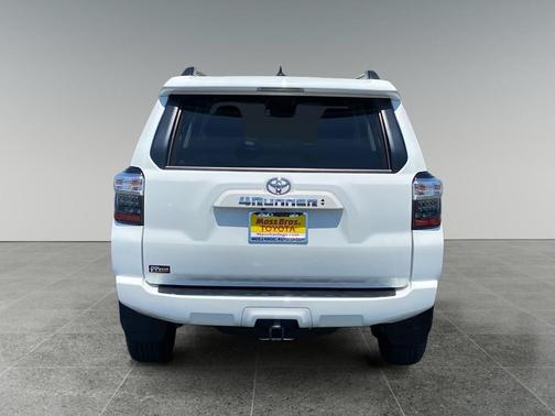 Ice 2023 Toyota 4Runner SR5