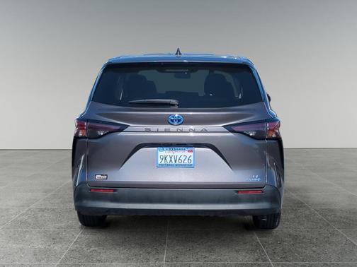 2024 Toyota Sienna LE
