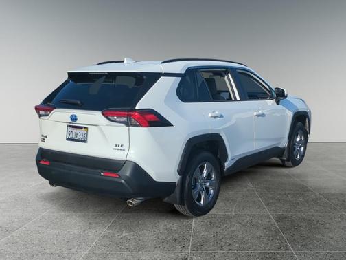 2022 Toyota RAV4 Hybrid XLE