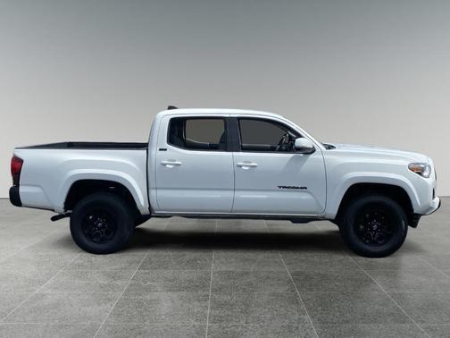 White 2022 Toyota Tacoma SR5
