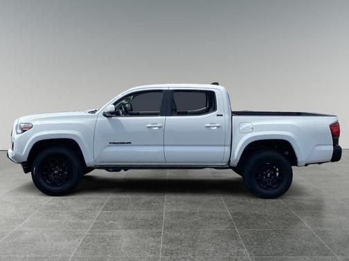 White 2022 Toyota Tacoma SR5