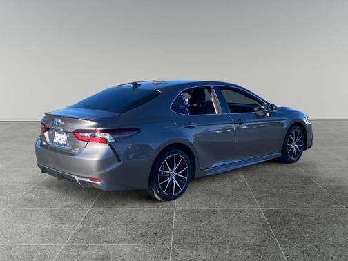 2024 Toyota Camry Hybrid SE