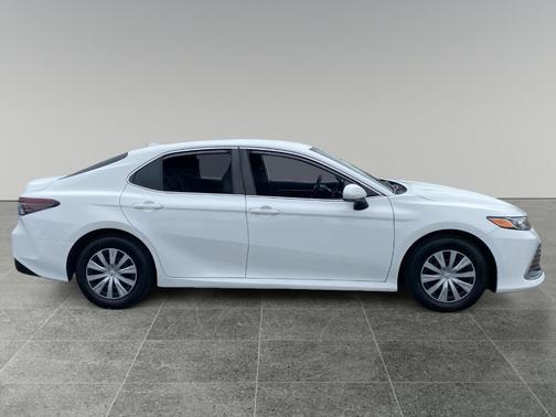 2022 Toyota Camry Hybrid LE