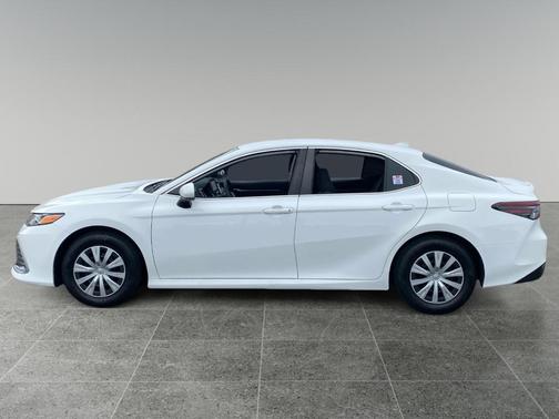 2022 Toyota Camry Hybrid LE