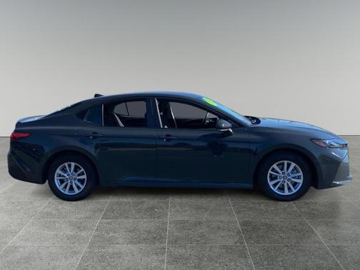 UNDERGROUND 2025 Toyota Camry LE