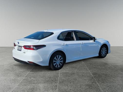 2022 Toyota Camry Hybrid LE