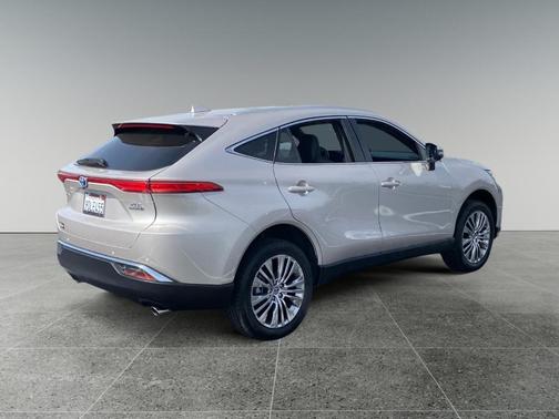 Titanium Glow 2022 Toyota Venza XLE