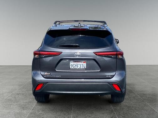 Moon Dust 2023 Toyota Highlander XLE