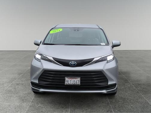 2024 Toyota Sienna LE