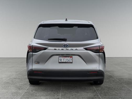 2024 Toyota Sienna LE