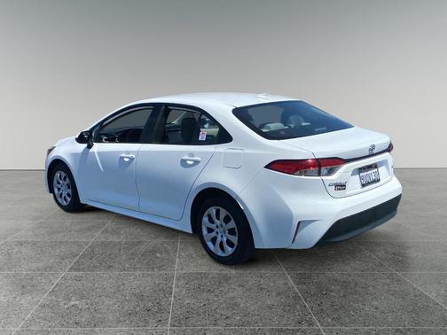 Ice 2025 Toyota Corolla LE