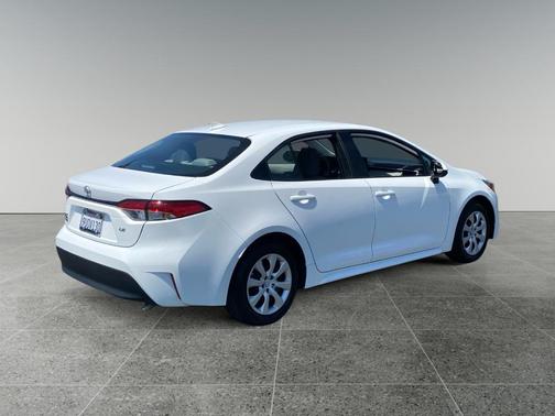 Ice 2025 Toyota Corolla LE
