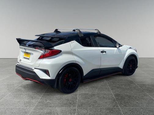 Blizzard Pearl 2021 Toyota C-HR Nightshade