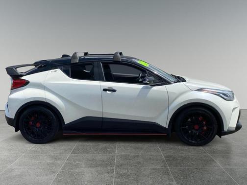 Blizzard Pearl 2021 Toyota C-HR Nightshade