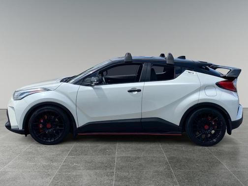 Blizzard Pearl 2021 Toyota C-HR Nightshade