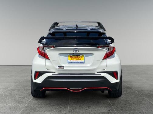 Blizzard Pearl 2021 Toyota C-HR Nightshade