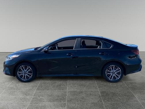 Aurora Black 2024 Kia Forte GT-Line